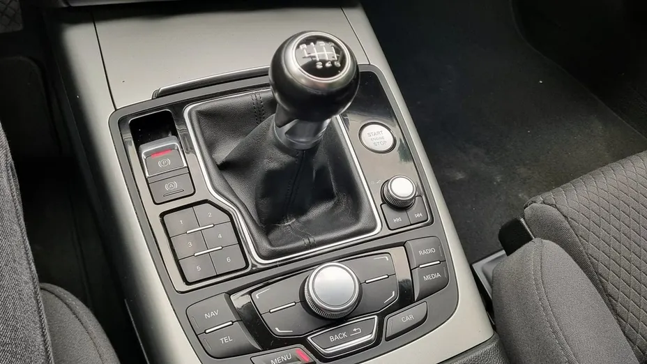 AUDI A6 -