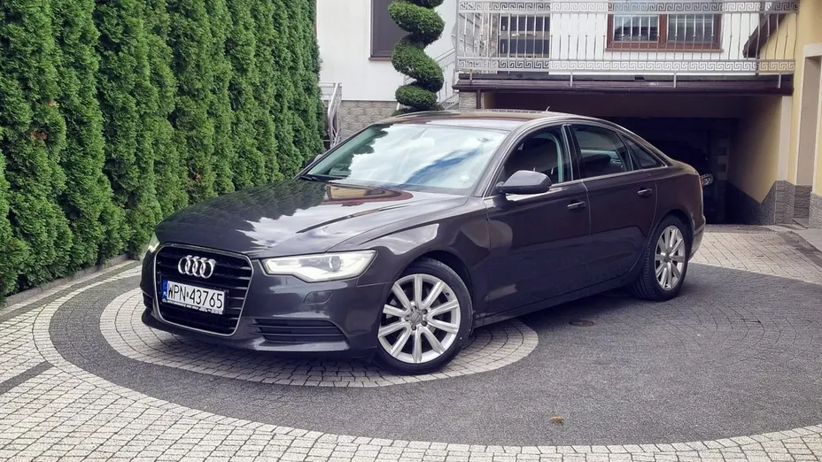 AUDI A6 -