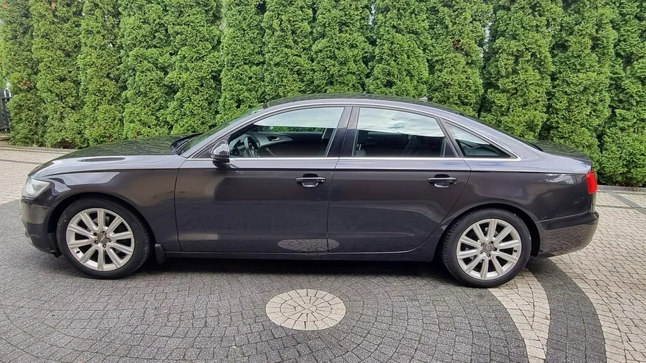 AUDI A6 -