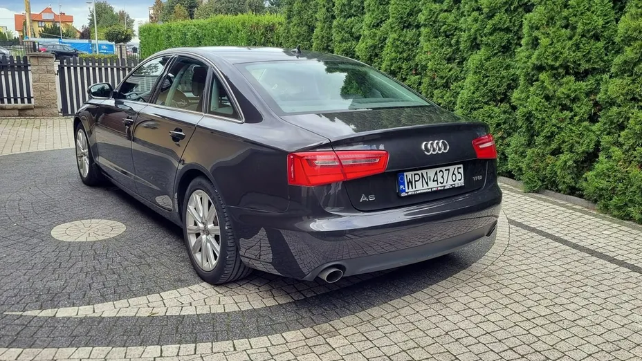 AUDI A6 -