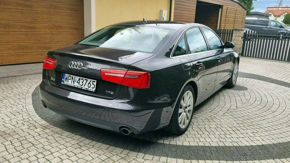 AUDI A6 -