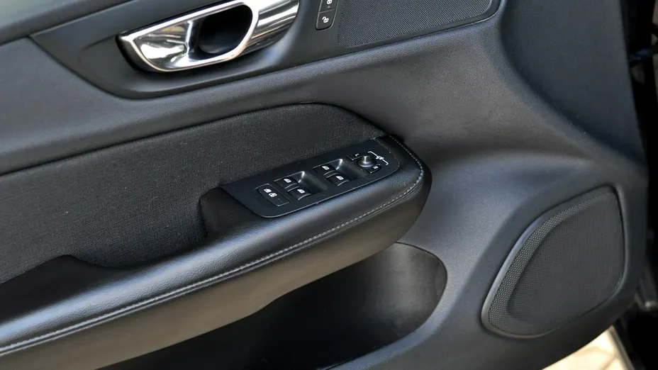 VOLVO V60 -