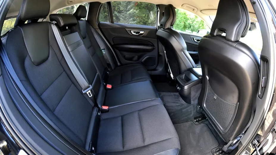 VOLVO V60 -
