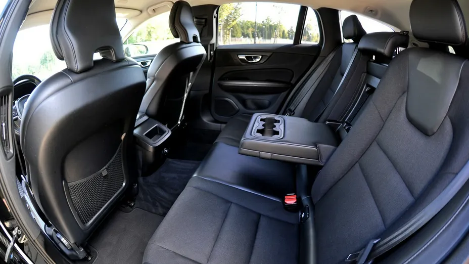 VOLVO V60 -