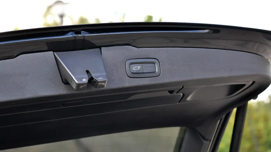 VOLVO V60 -