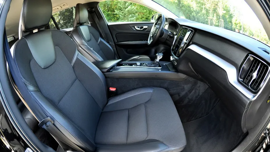 VOLVO V60 -