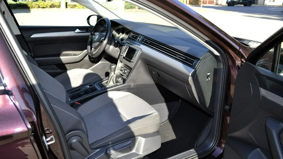 VOLKSWAGEN Passat -