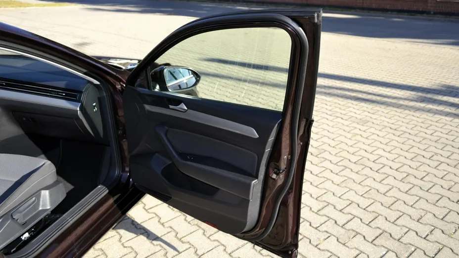 VOLKSWAGEN Passat -