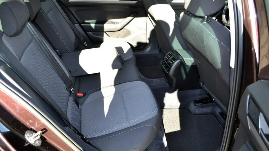 VOLKSWAGEN Passat -