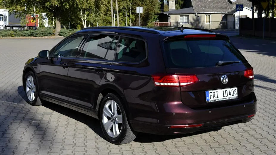 VOLKSWAGEN Passat -
