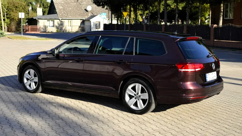 VOLKSWAGEN Passat -