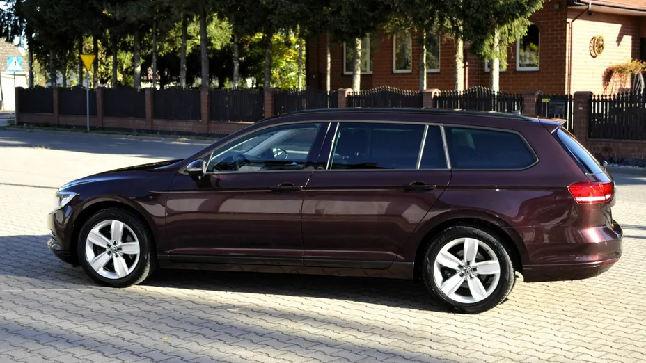 VOLKSWAGEN Passat -