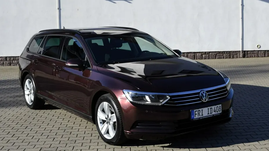 VOLKSWAGEN Passat -