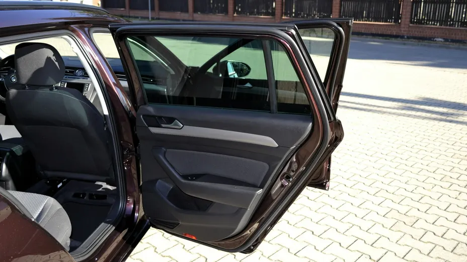 VOLKSWAGEN Passat -