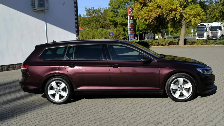VOLKSWAGEN Passat -