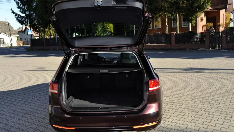 VOLKSWAGEN Passat -