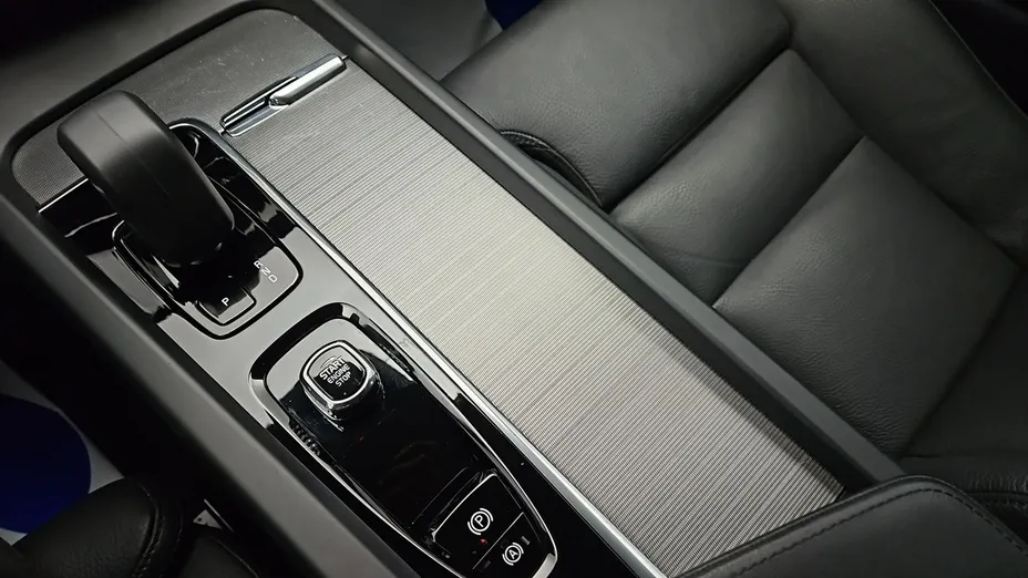 VOLVO XC60 -