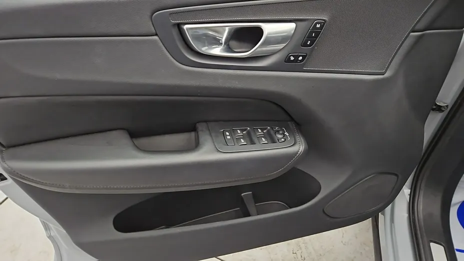 VOLVO XC60 -
