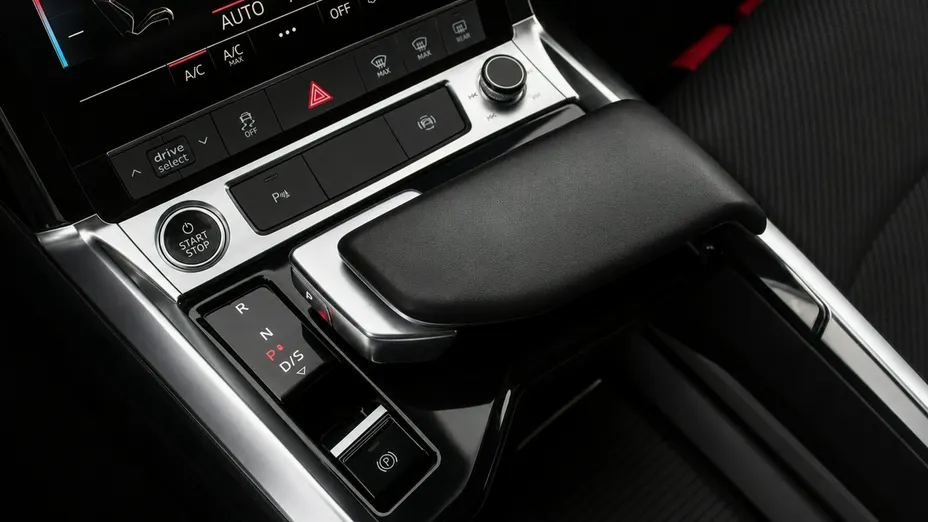 AUDI e-tron -