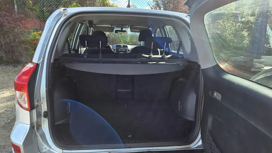 TOYOTA RAV4 -