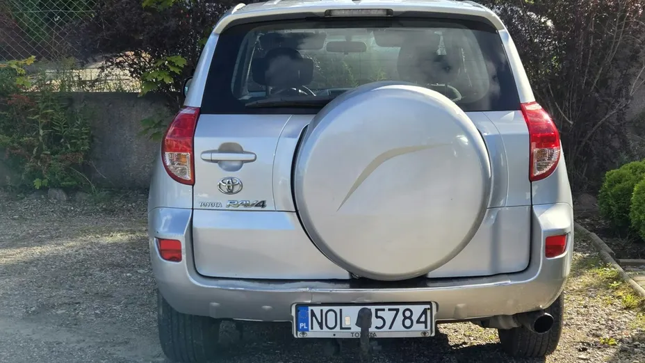TOYOTA RAV4 -