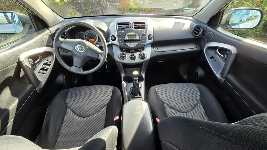 TOYOTA RAV4 -