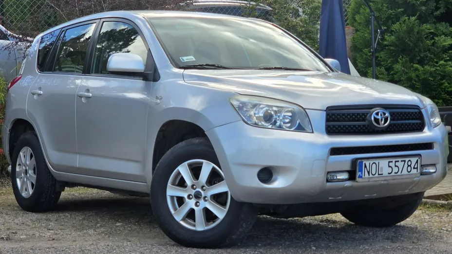 TOYOTA RAV4 -