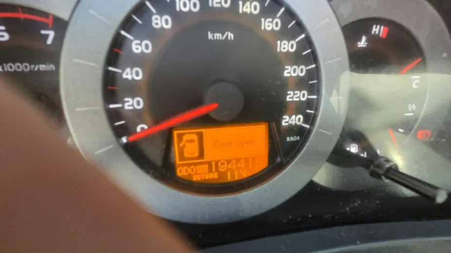 TOYOTA RAV4 -