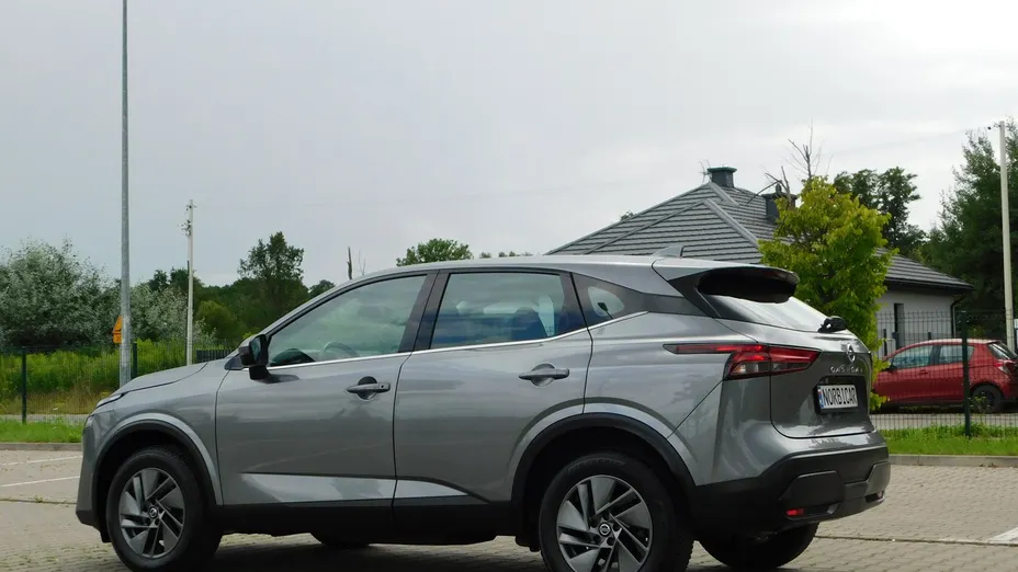 NISSAN Qashqai -