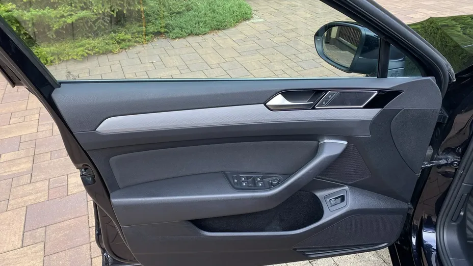 VOLKSWAGEN Passat -