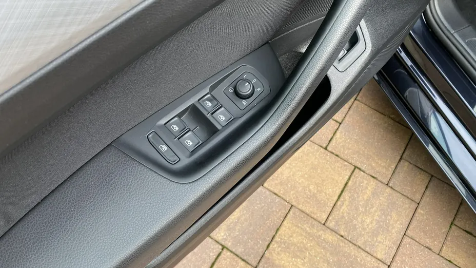 VOLKSWAGEN Passat -