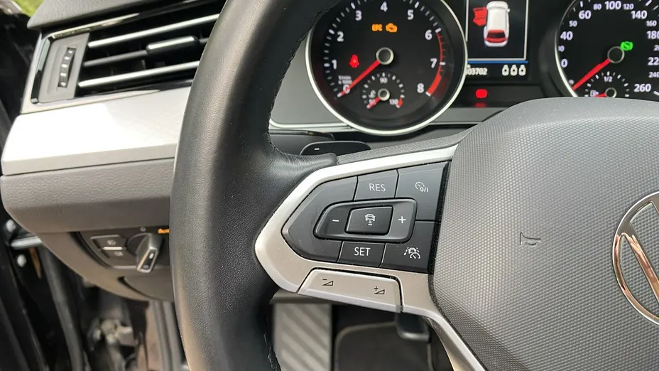 VOLKSWAGEN Passat -