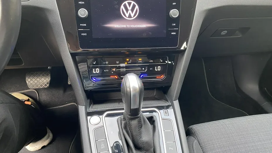 VOLKSWAGEN Passat -