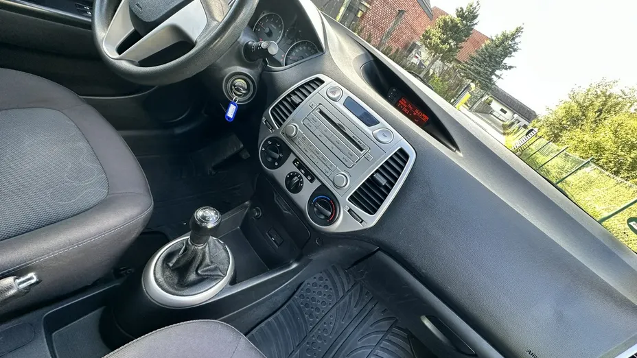 HYUNDAI i20 -