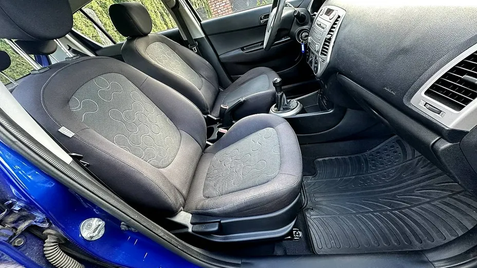 HYUNDAI i20 -