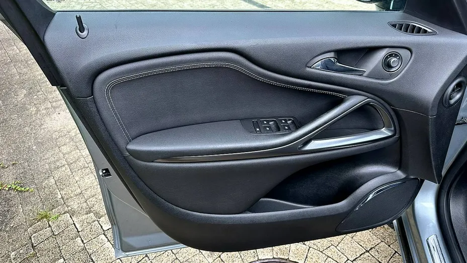 OPEL Zafira -