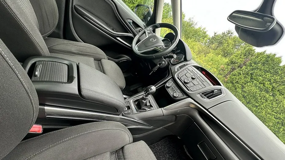 OPEL Zafira -