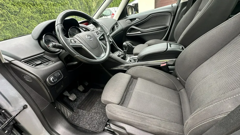 OPEL Zafira -