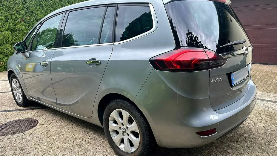 OPEL Zafira -