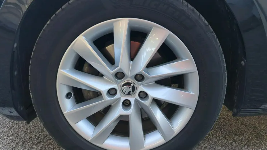 SKODA Superb -