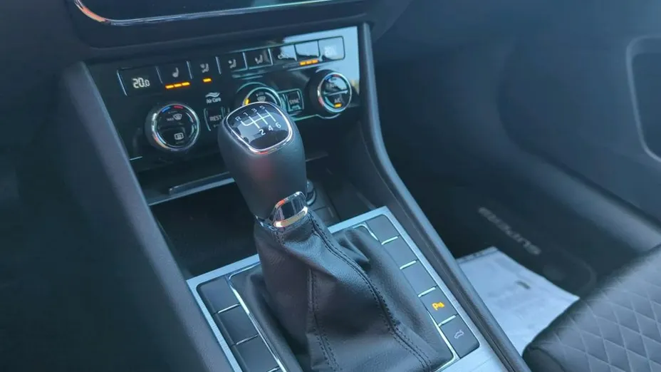 SKODA Superb -