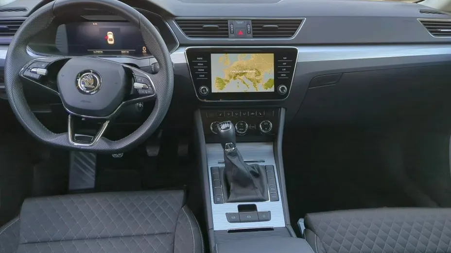SKODA Superb -