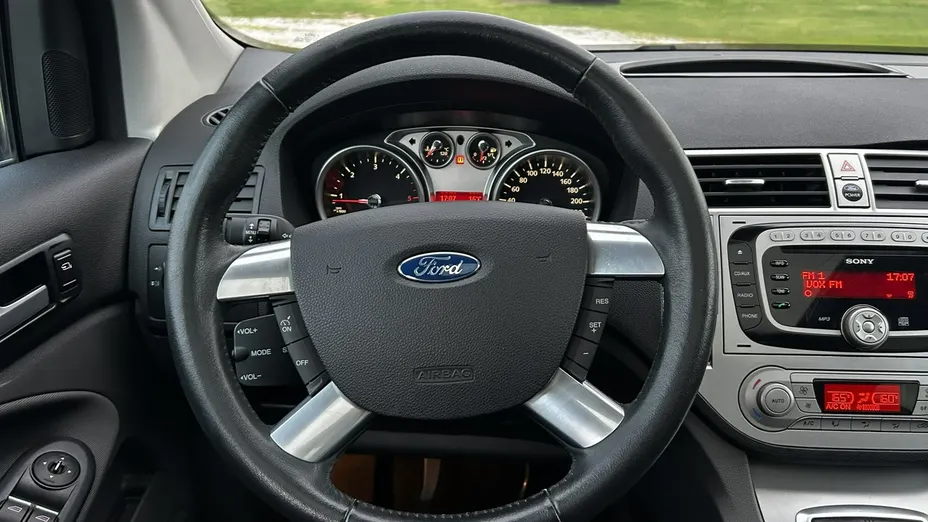 FORD Kuga -