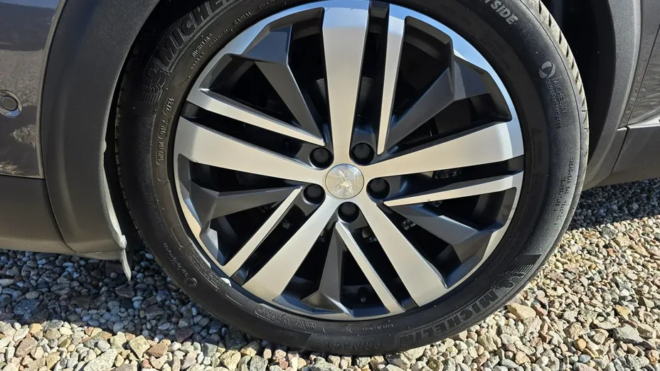 PEUGEOT 3008 -