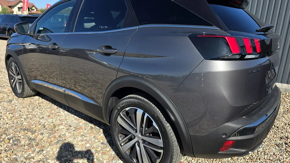 PEUGEOT 3008 -