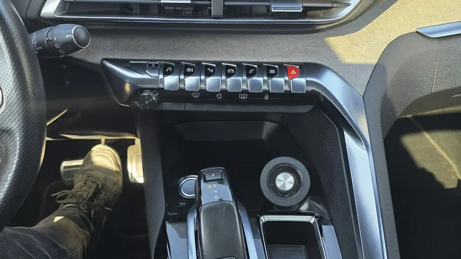 PEUGEOT 3008 -