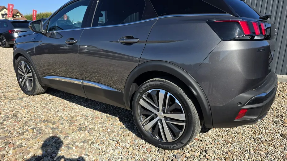 PEUGEOT 3008 -