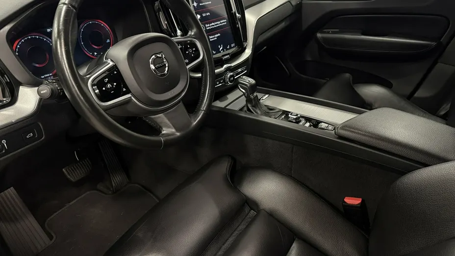 VOLVO XC60 -