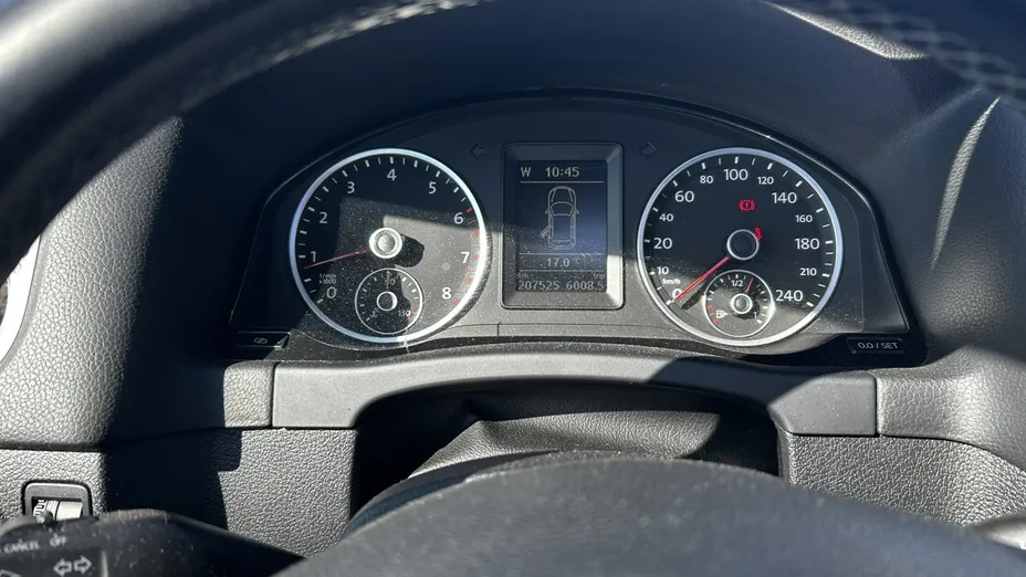 VOLKSWAGEN Tiguan -