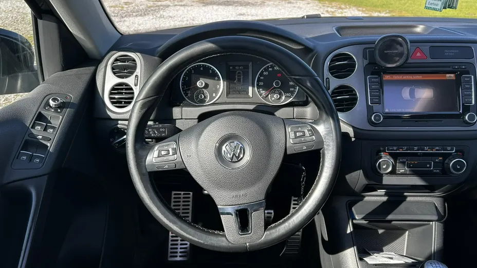 VOLKSWAGEN Tiguan -